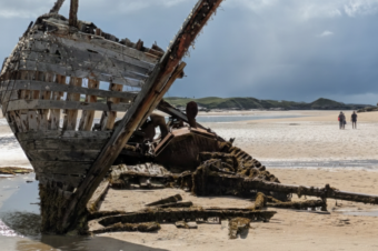 アイルランド北部のドニゴールで、45年以上眠り続ける難破船「Bád Eddie」